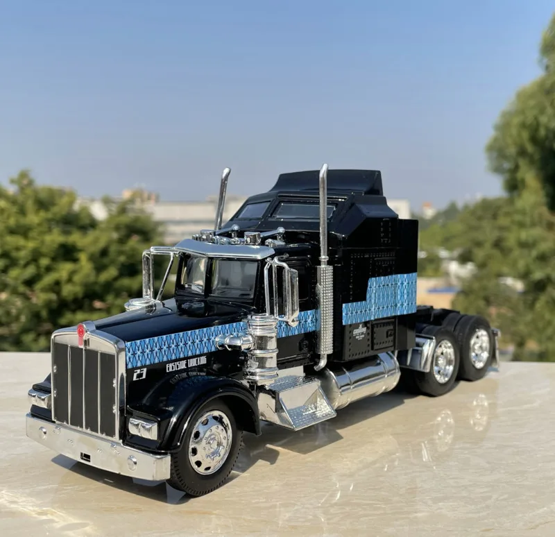 

New Arrival Special Price Die-cast Metal 1/32 American Heavy Truck Model Furniture Display Collection Toys For Children