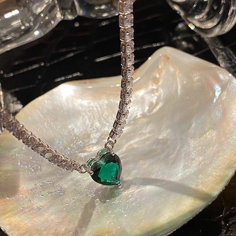 Vintage Jewelry Chocker Necklace For Women Clavicle Chain Created Emerald Heart Pendant Green Stone Fine Jewelry Accessories