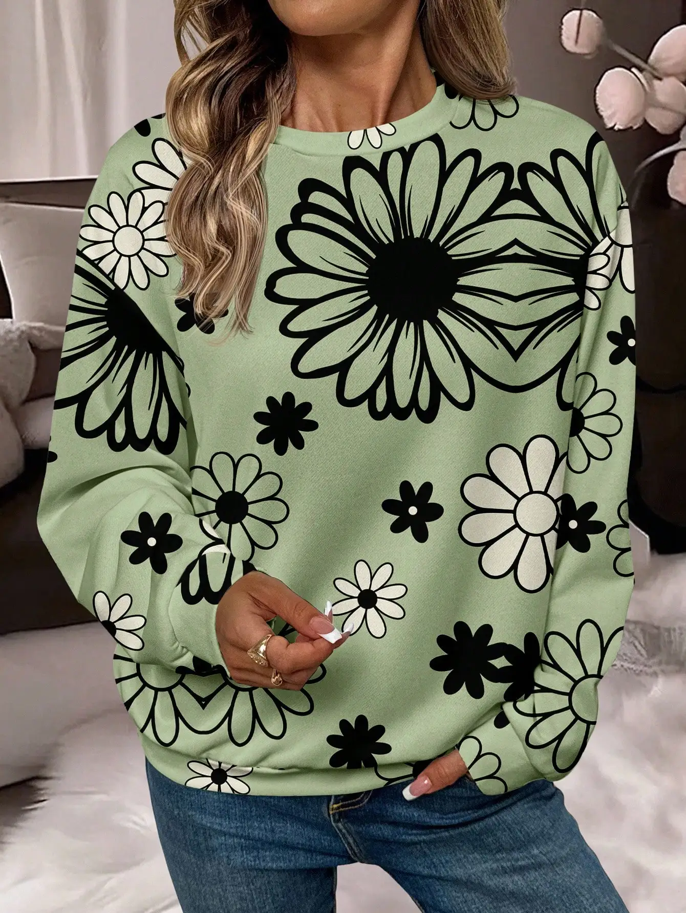 

Женская толстовка свободного кроя с цветочным принтом, круглым вырезом и длинными рукавами, повседневный топ с зеленым узором в виде ромашек для осени и зимы