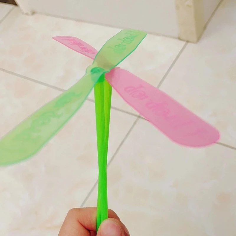 Spinner de libélula de bambú, 10 Uds., juguetes voladores multicolores, juego de interacción al aire libre para padres e hijos, desarrollar la coordinación mano-ojo