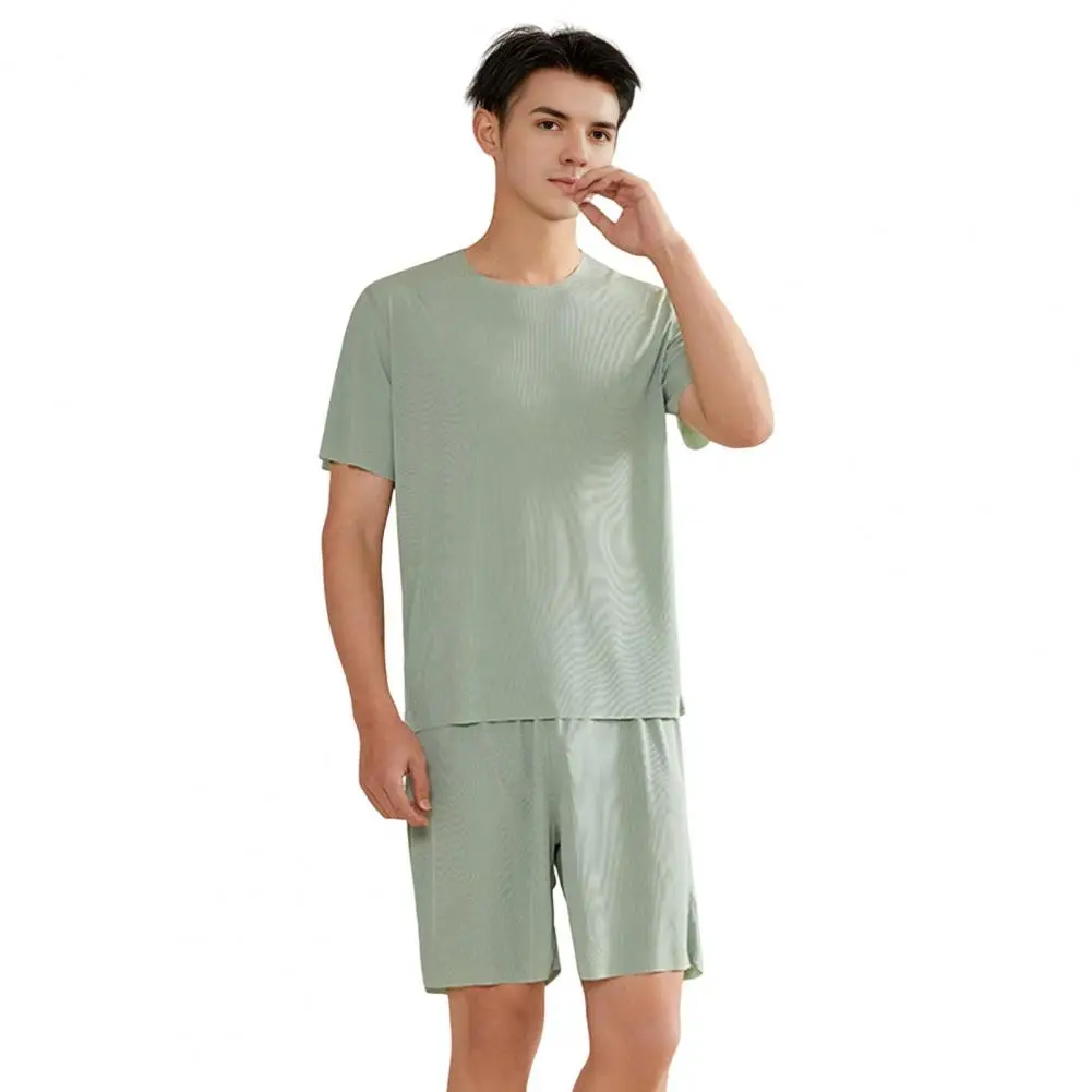 طقم بيجامة فضفاض مناسب للرجال طقم بيجامة بأكمام قصيرة ورقبة دائرية مع شورت بخصر مطاطي بلون سادة ملابس منزلية مناسبة للراحة