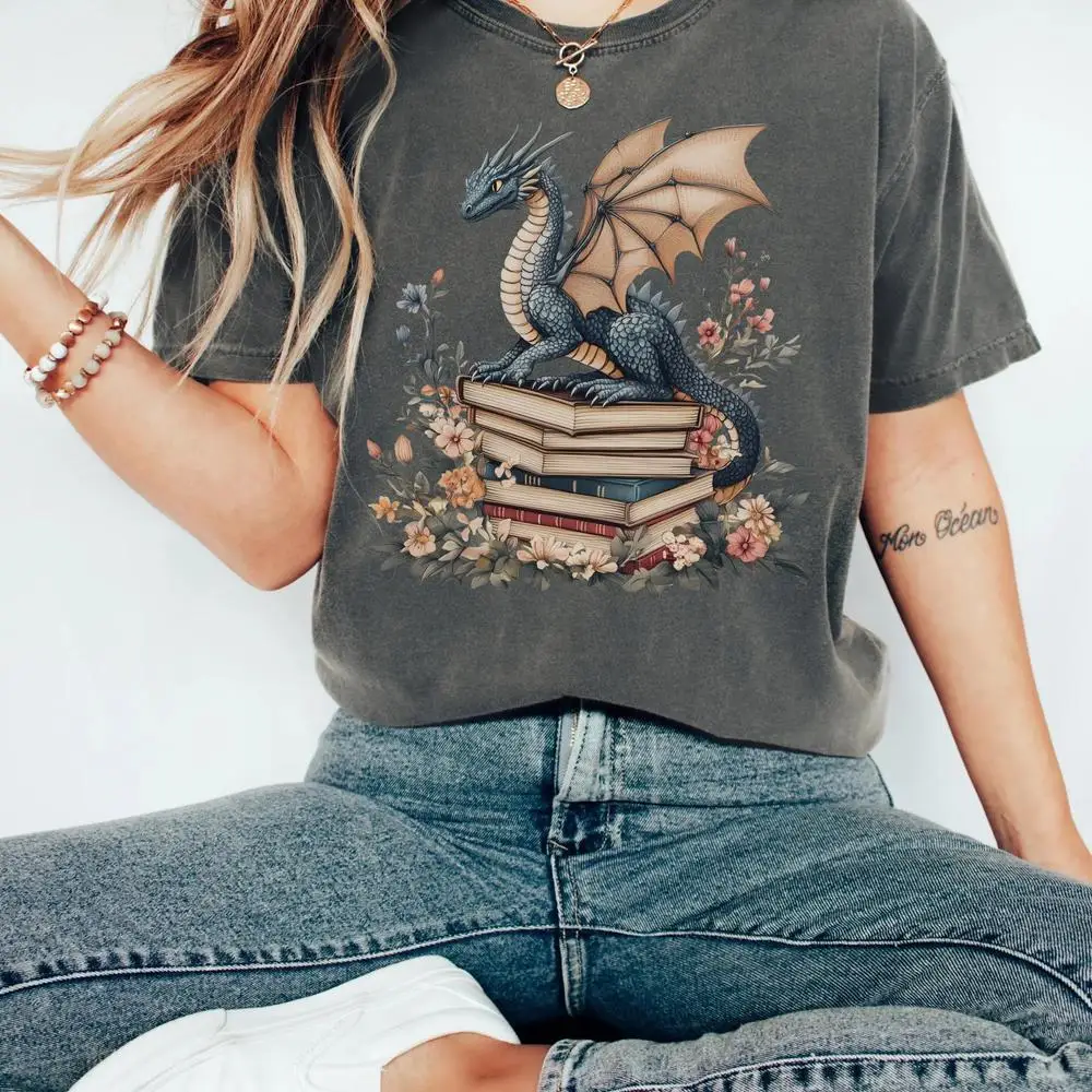 Camiseta de algodón para mujer, camiseta para amantes de los libros, libro de regalo para Club, camisa de dragón con cuello redondo, Tops cortos de moda Bookish para lector de fantasía