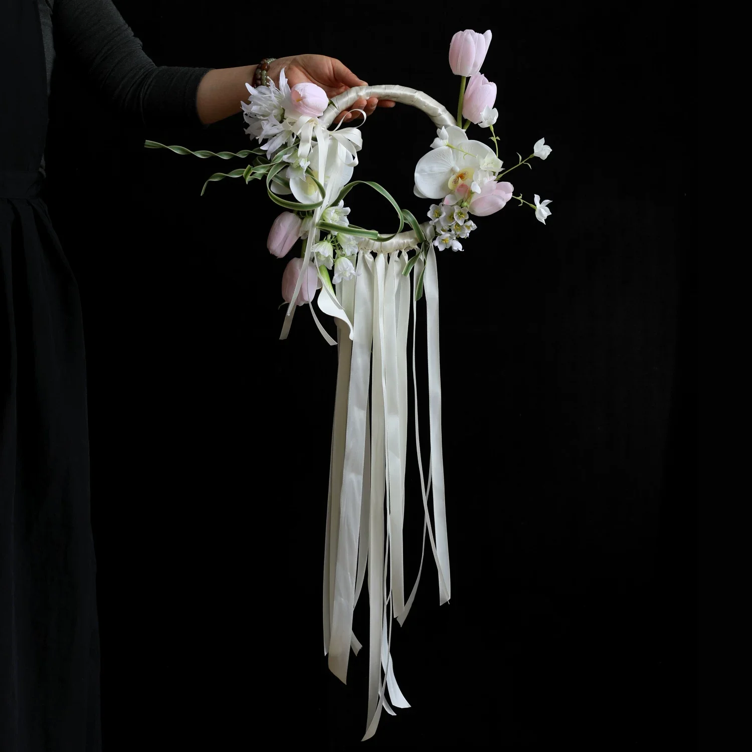 JaneVini Luxury Cascading Pearl Bridal Bouquet Sposa Artificial Flower Wreath Pink Tulip Bride Hand-held Wedding Bouquet Hoop