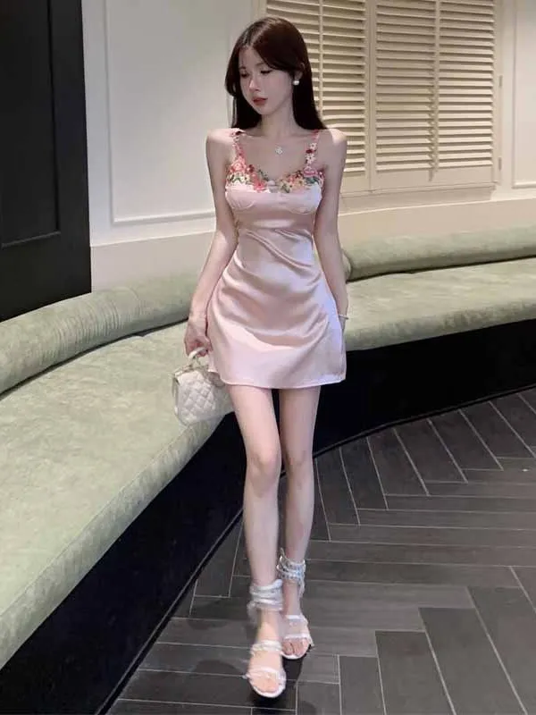 2024 Summer Sexy Pure Desire Three-dimensional Flower V-neck Cinching Waist Wrap Hip Slim Pink Sling A-line Short Dress TEWD