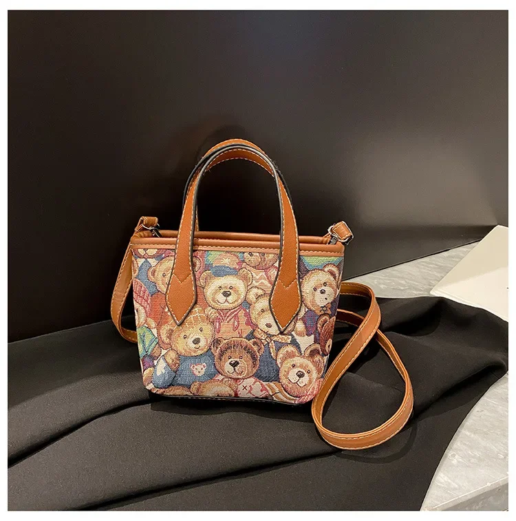 

2025 Bear Print Tote Bag Women's Convertible Shoulder Crossbody Casual Makeup Purse Versatile Free Shipping