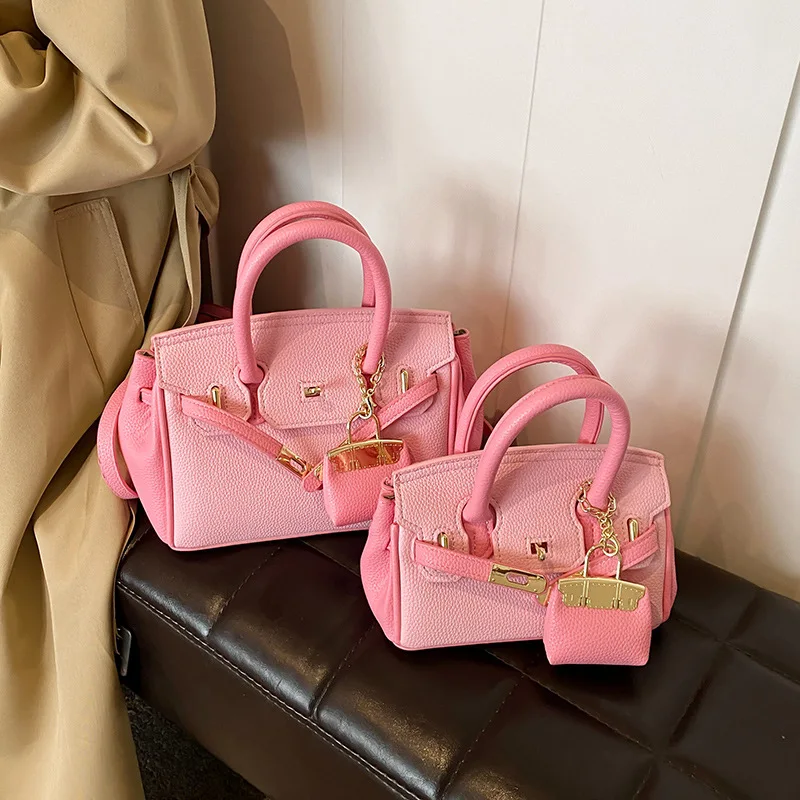 

New trendy handbag with trapezoidal lock closure. A niche, high-end, large-capacity bag. Net fabric crossbody bag.