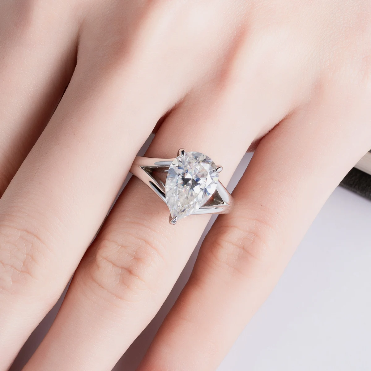 5CT Pear Cut D Color VVS1 Moissanite Engagement Ring S925 Sterling Silver GRA Certified Pass Diamond Tester Luxury Women Wedding Bridal Promise Band Fine Jewelry Gift Wholesale