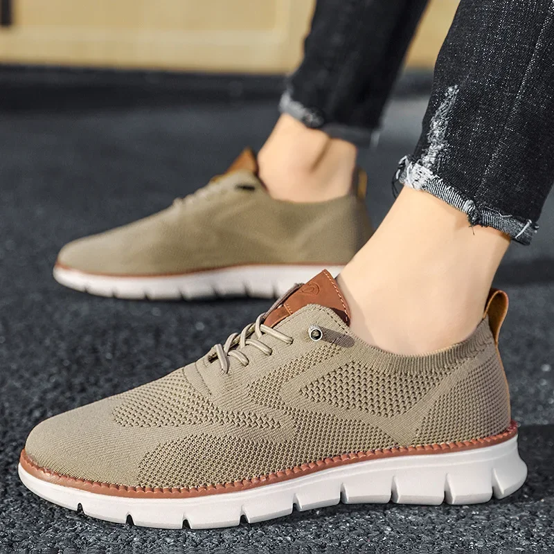 Zapatillas de deporte de talla grande para hombre, zapatos deportivos suaves transpirables de estilo británico a la moda, planos de malla tejida