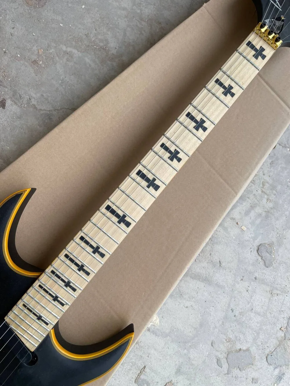 Unusual Shape Black Body 6 Strings Electric Guitar with Maple Neck, Provide Customized Service