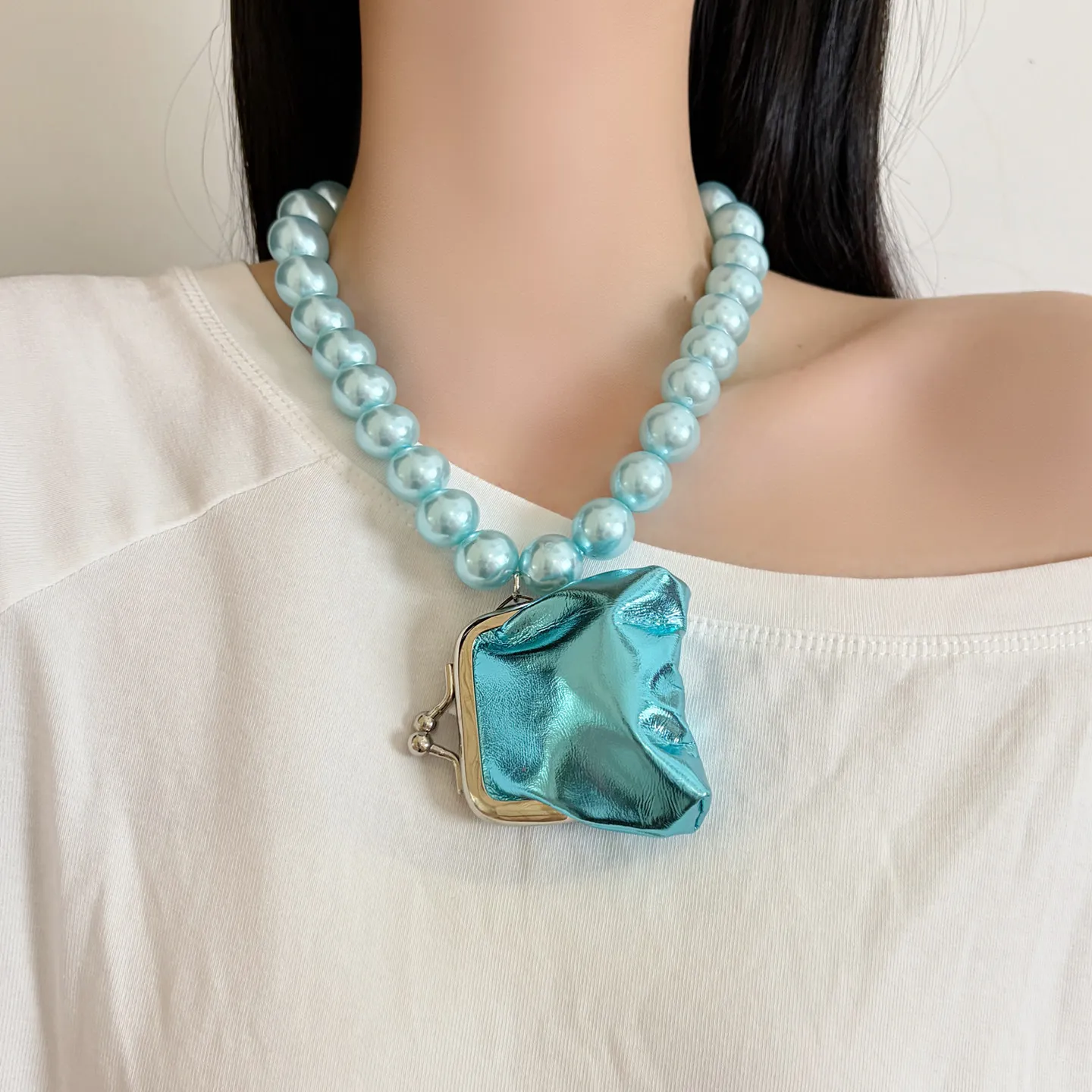 Light Blue Imitation Pearl Beaded Necklace With Mini Metal Frame Coin Purse Pendant Fashion Statement Neck Jewelry For Women Dai