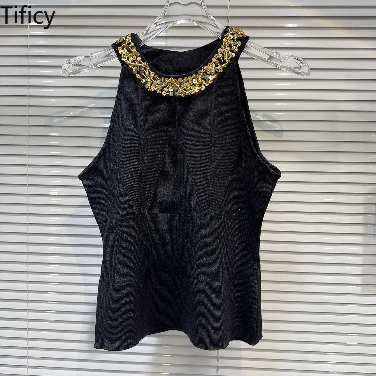 

Online Celebrity with The Same 2024 Summer New Small Fragrance Ladies Gold Sequins Beaded Neck Knitted Camisole Tanks Tops