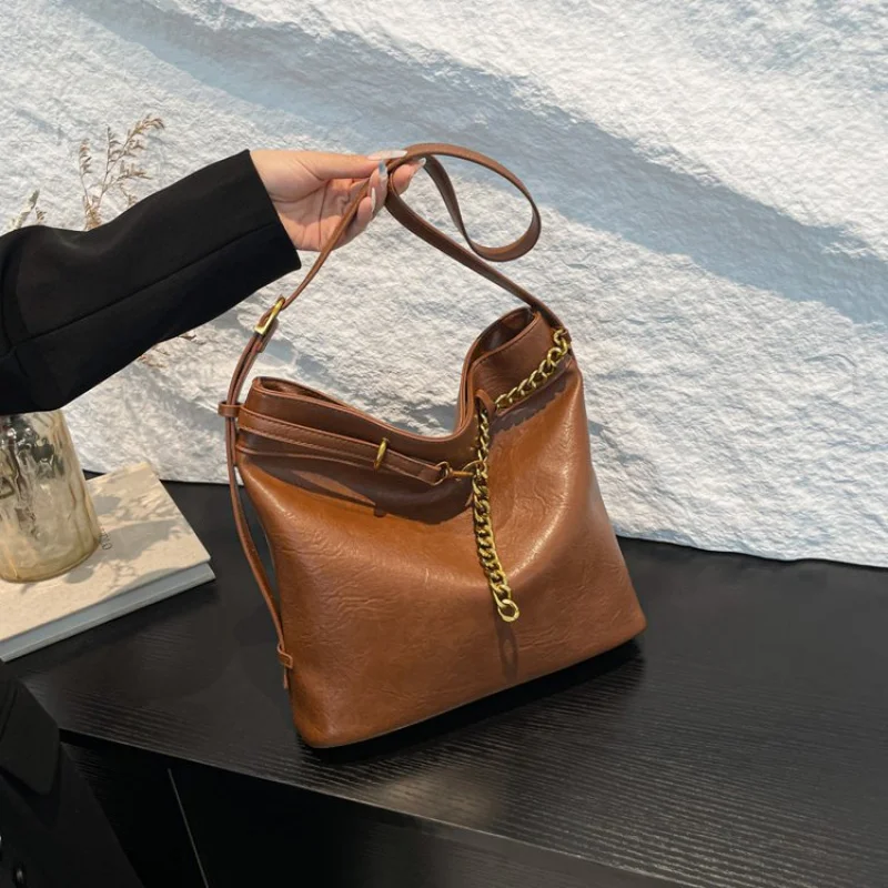 

Женская сумка-мессенджер из кожи с рисунком жасмина и элитным повседневным стильным парижским видом ​