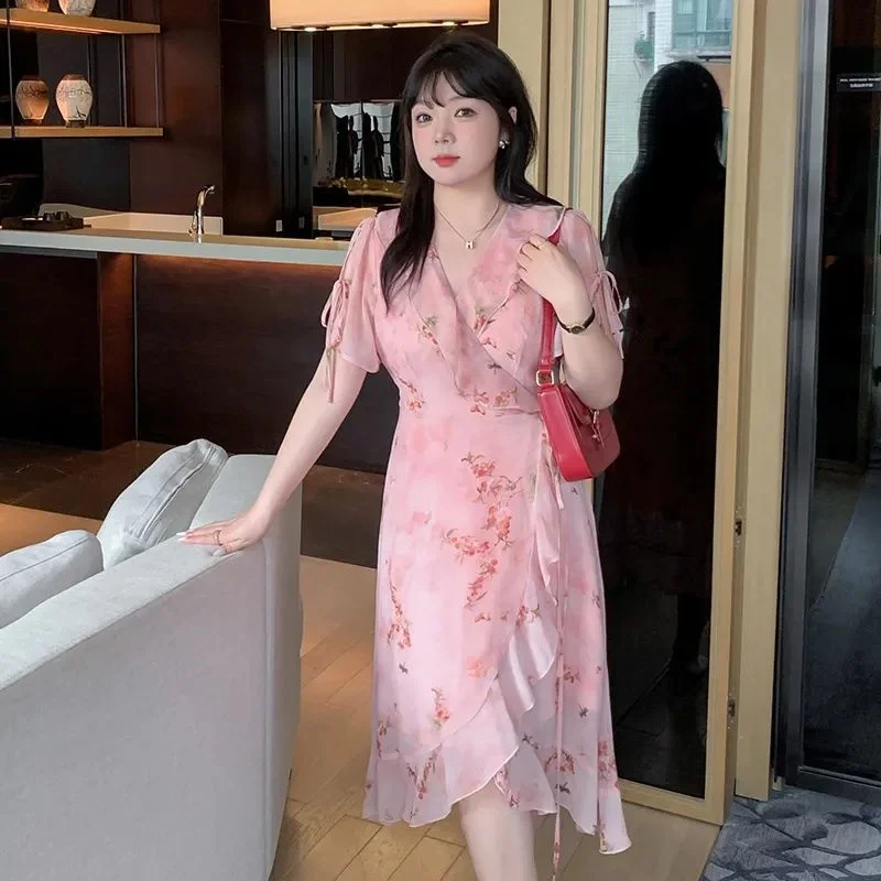 Fat mm Plus Size Damen-Sommer-Neuheitsartikel, Nischendesign, Blumenrock mit V-Ausschnitt, tailliertes, unregelmäßiges Chiffonkleid