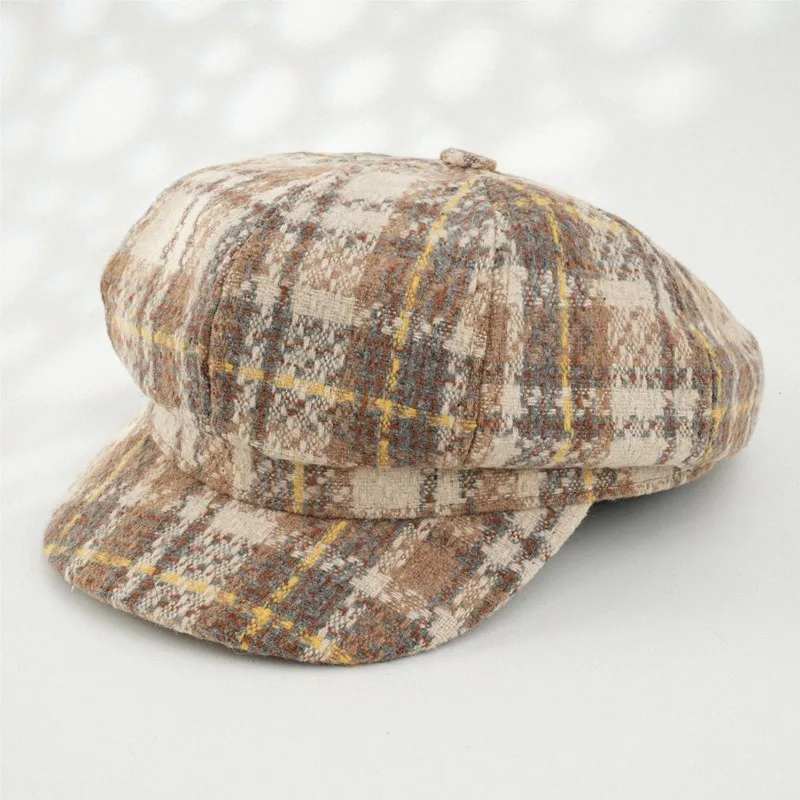 The women's warm striped hat with eight berets is suitable for daily wear shopping