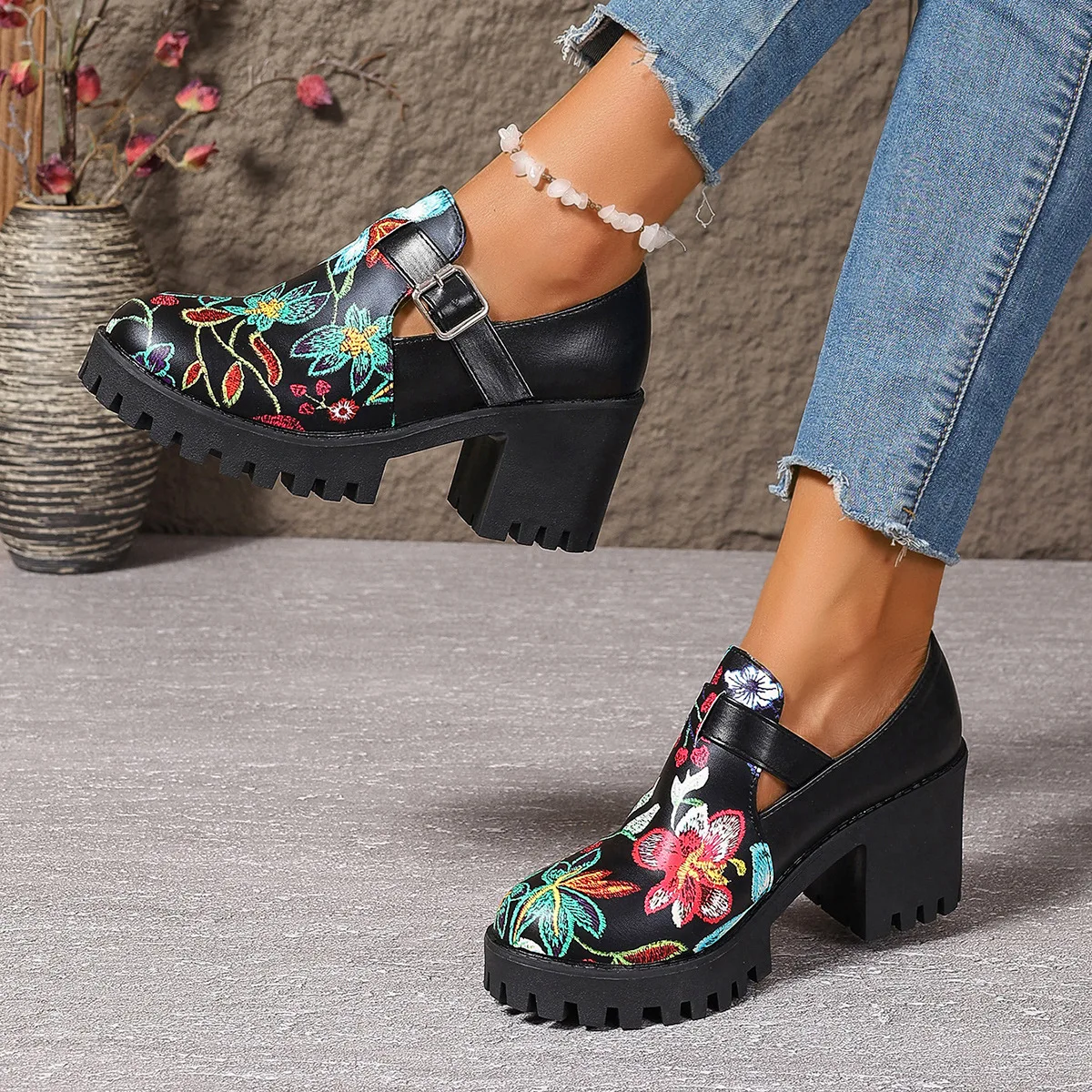 

2025 New large-sized high-heeled fashion single shoes for women with multi-color printed belt buckles and thick heels