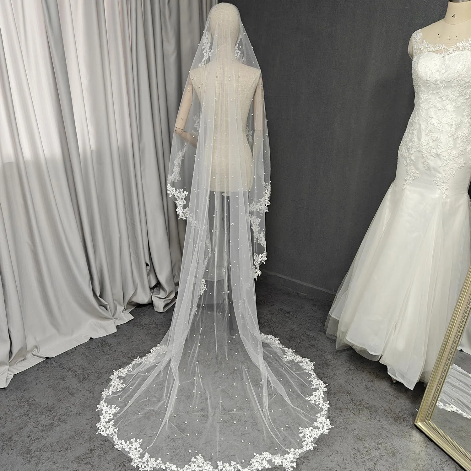 طرحة زفاف دانتيل مانتيلا مخصصة مع لؤلؤ، طرحة زفاف طويلة 2.5 م/3 م مع مشط مخفي، حجاب لؤلؤ أبيض/عاجي، B116
