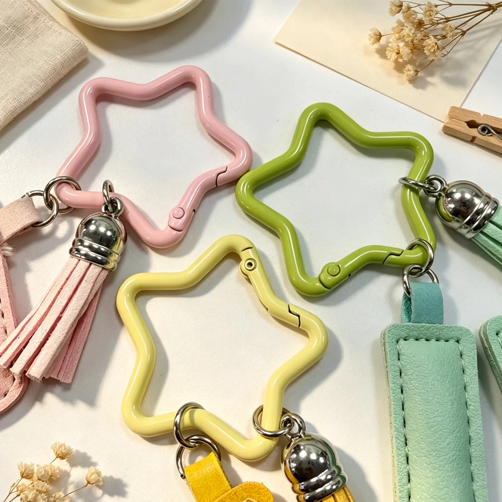 A-Z Alphabet Namens-Initialen Schlüsselanhänger Buntes PU-Leder Stern Quaste Schlüsselring Niedlicher Taschenanhänger Personalisiertes Mädchengeschenk – Detail 6