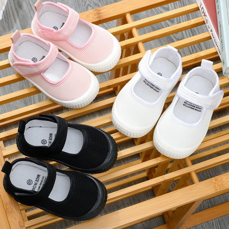 

Повседневные спортивные женские кеды из канваса 2026 года, новая корейская версия, мягкие детские туфли, простые дышащие нескользящие школьные прогулочные туфли для девочек