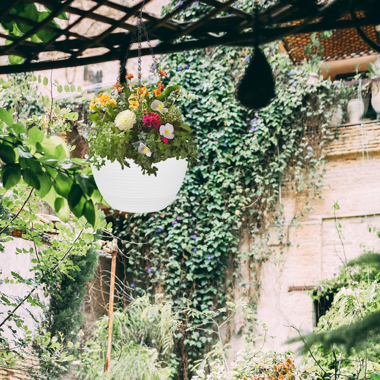 

Hanging Planter Plastic Flower Pot Balcony Indoor Outdoor Wall Hanging Basket Garden Flower Container Decorative Baskets