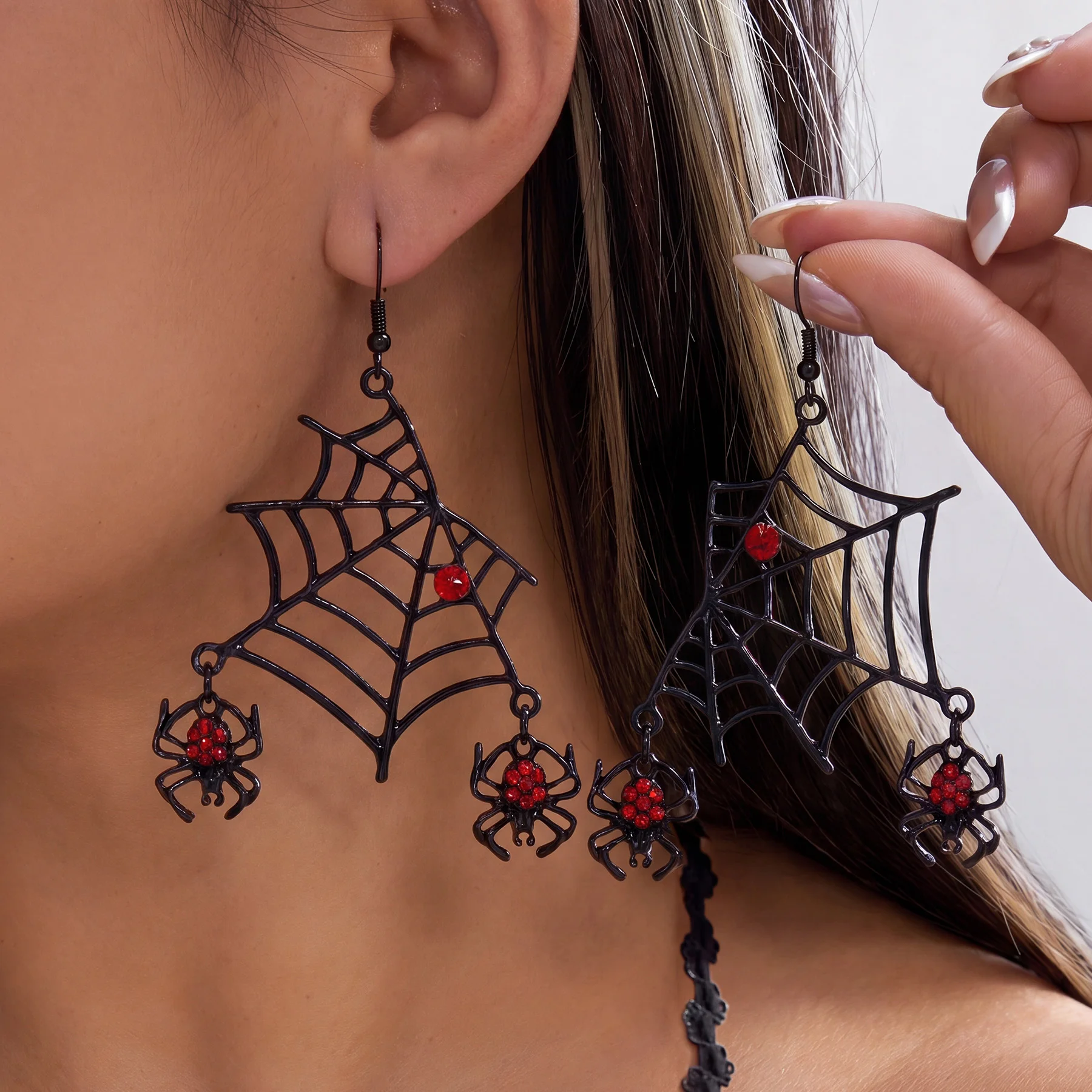 Gotisches Übertriebenes Schwarzes Spinnen-Quasten-Halsband und Ohrringe Set für Damen Vintage Spinnennetz-Halskette Halloween-Schmuck Geschenk – Detail 1