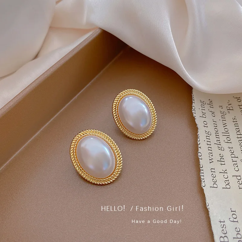 French Vintage Baroque Oval Pearl Stud Earrings for Women Small Design Charm Minimalist Earrings Jewelry Gifts