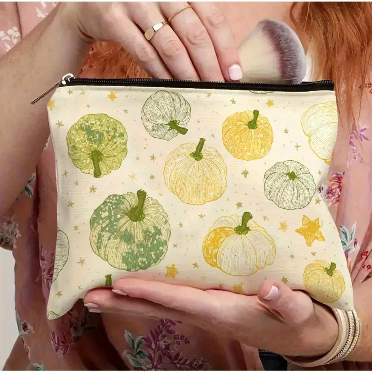Un sac de maquillage imprimé citrouille et feuilles de Thanksgiving - pochette multifonctionnelle à fermeture éclair, sac de rangement de bijoux, petite fermeture éclair de voyage parfaite