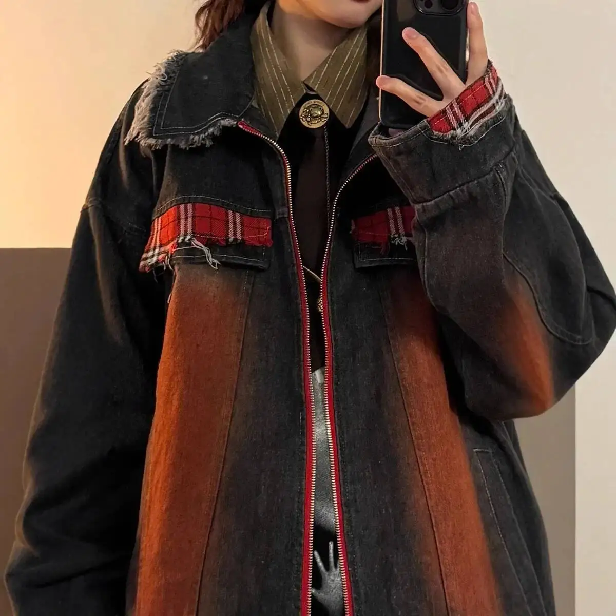 Amerykańska kurtka jeansowa w kratę w stylu vintage, damska, wiosenna, nowa, z efektem spryskiwania farby, postarzana, z frędzlami, o wyrafinowanym wyglądzie, o regularnym kroju.