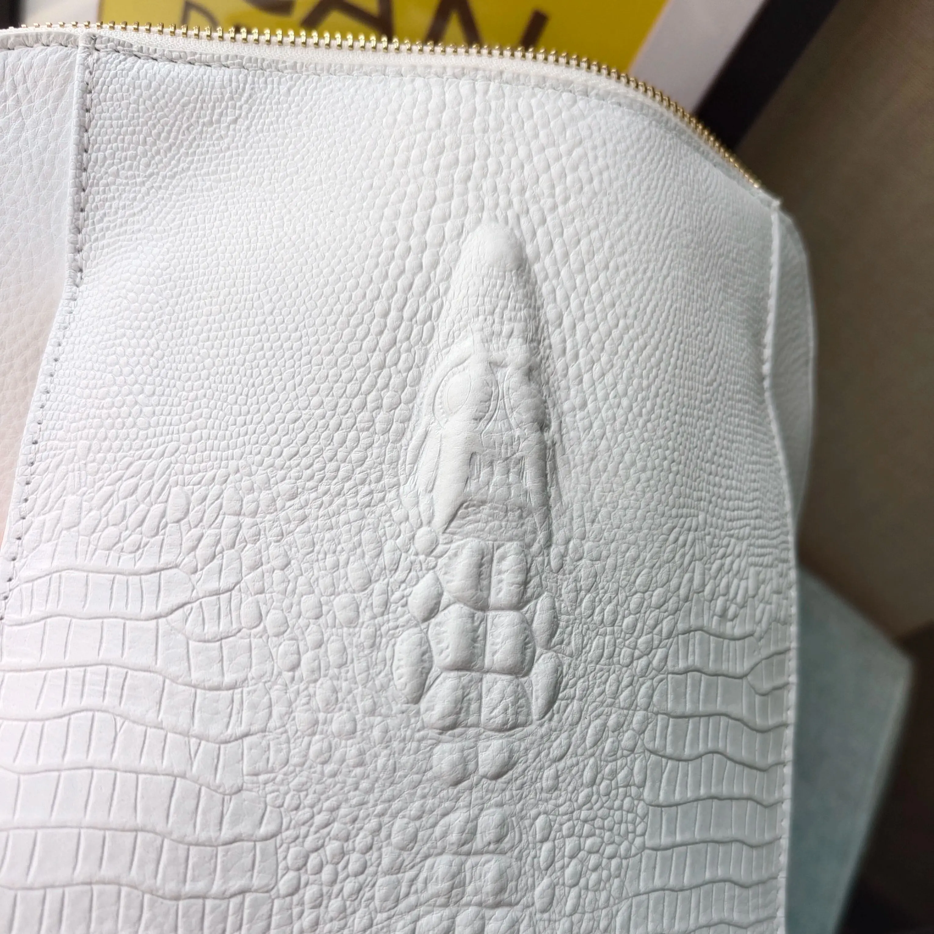 Zency 100% Genuine Leather Pure White Knapsack Ladies Crocodile Pattern Women Backpack Fit A4 Magazine Laptop
