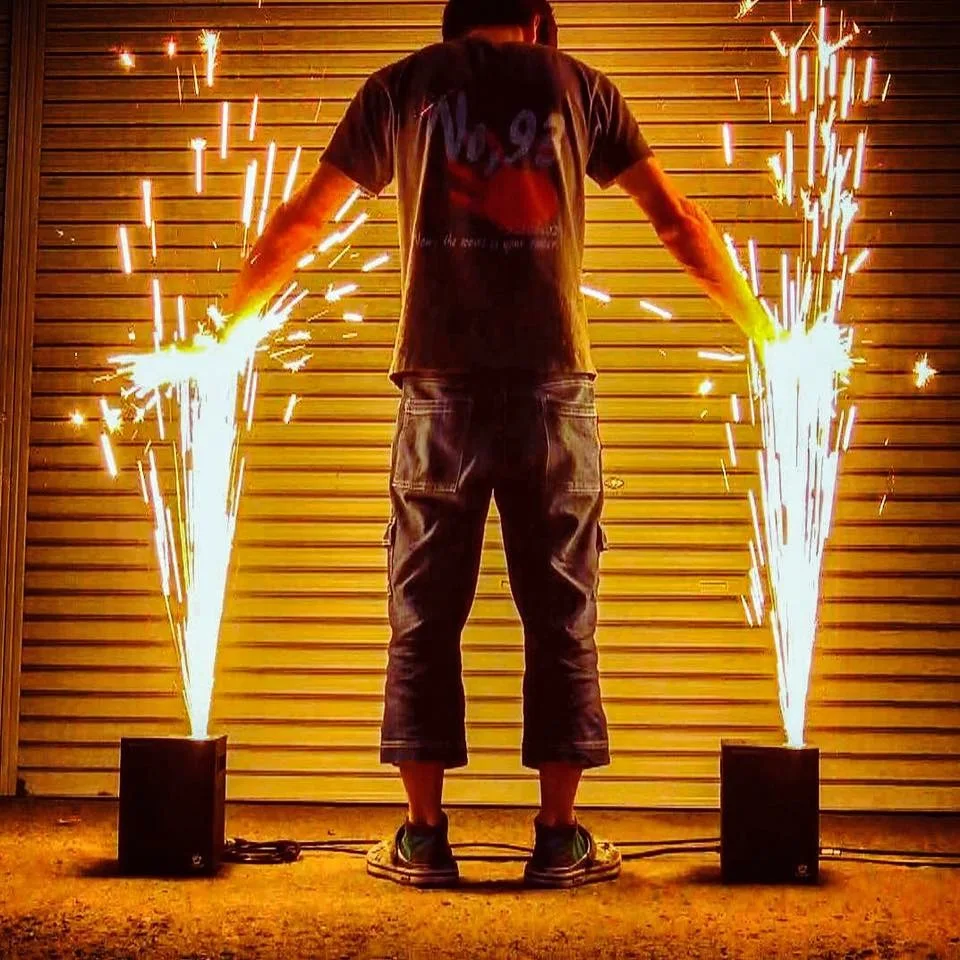 Free Shipping 2PCS/Lot 600w Cold Fireworks  Spark  Machine  For Wedding Celebration Dmx And Remote Control