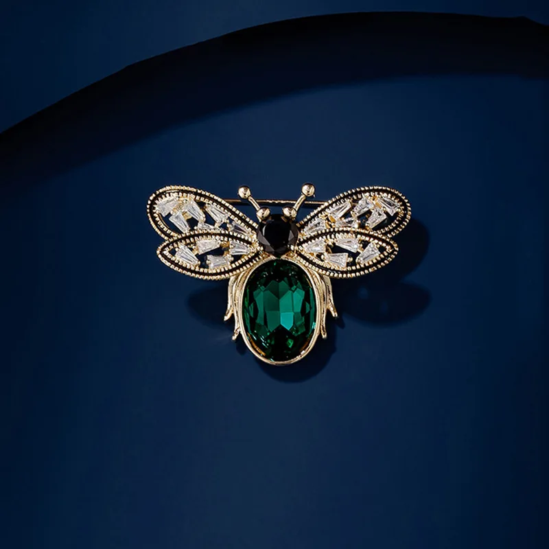 Lindo broche de abeja pequeño, temperamento de sentido del diseño de nicho femenino de alta gama, temperamento de ramillete, pin antiluz, accesorios de ropa