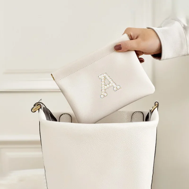 

Pearl letter sticker PU bullet bag, earphone lipstick, change, makeup bag, fashionable and exquisite mini bag Blind box Vintage