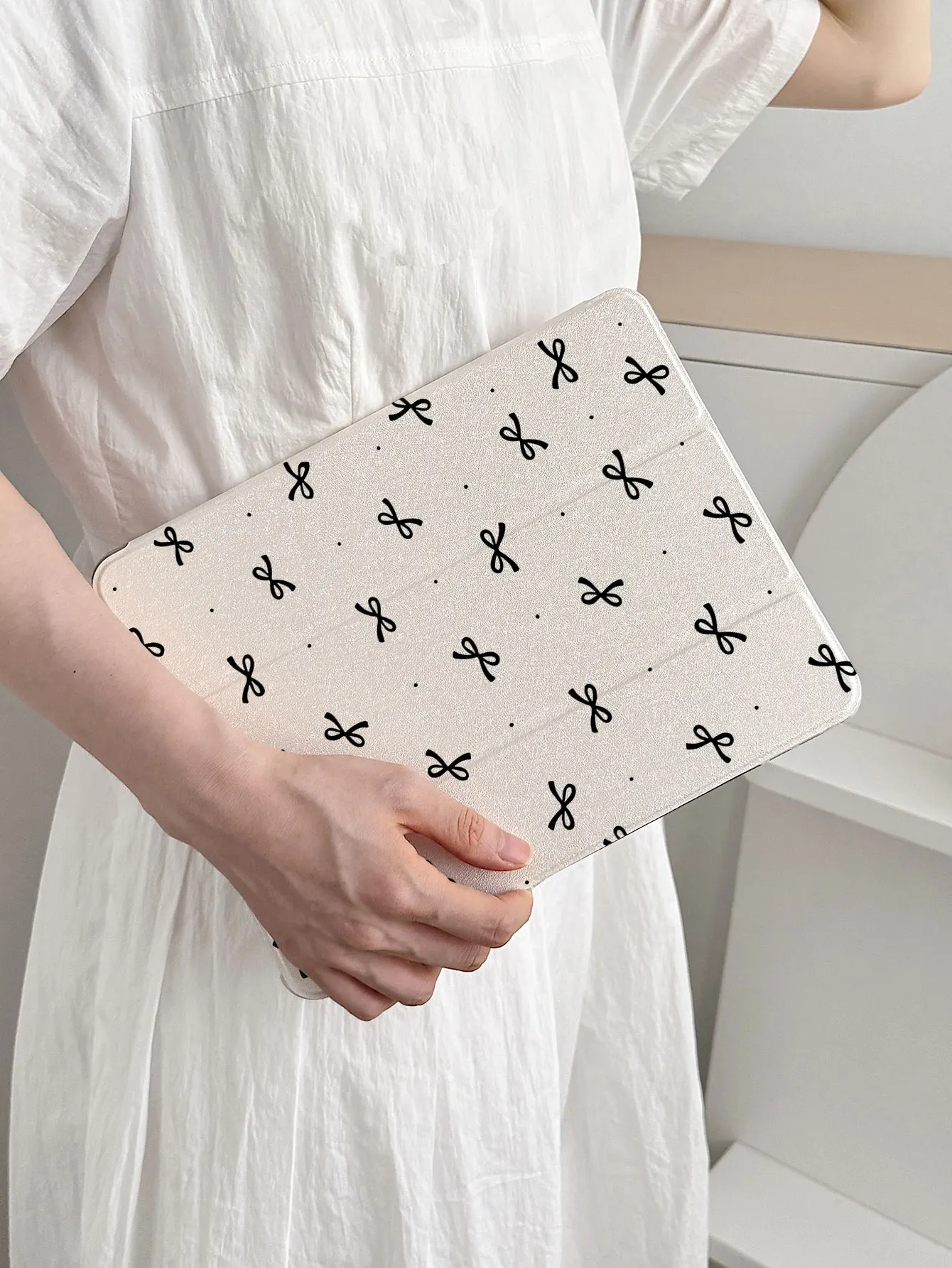 Polka Dot Bow Tie Tablet Protective Case, Suitable for iPad Protective Case Ipad7/8/9 Tablet Case 2022 Apple Air5/4/3 Ninth Generation 10.2 70% off Pro11 Full Cover 2024 Mini 7 New Model Air6/Ipad Tenth Generation Prot