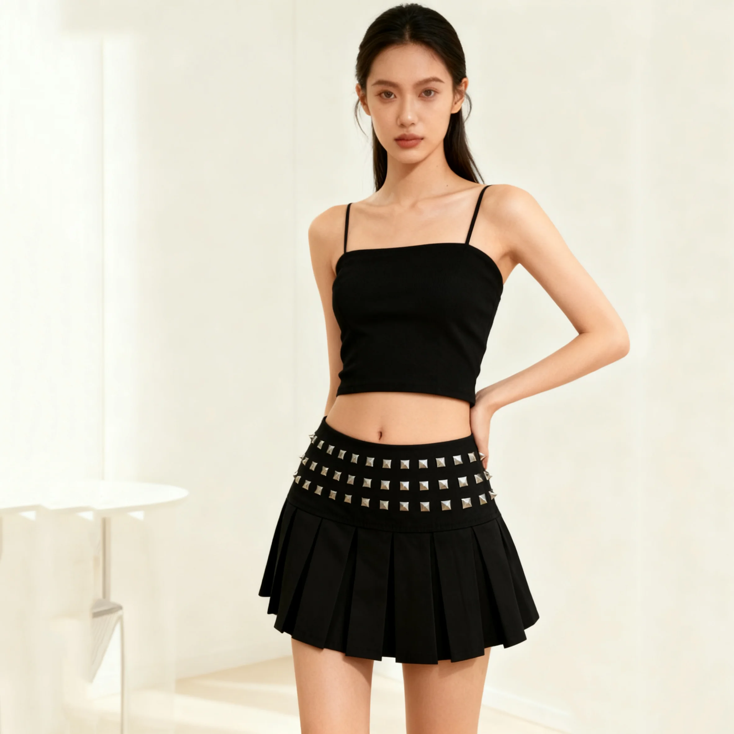 تنورة قصيرة بتصميم ماسي جديد لعام 2025 تنورة قصيرة ذات ثنيات للنساء تنورة صيفية بسحاب جانبي على شكل حرف a باللون الأسود