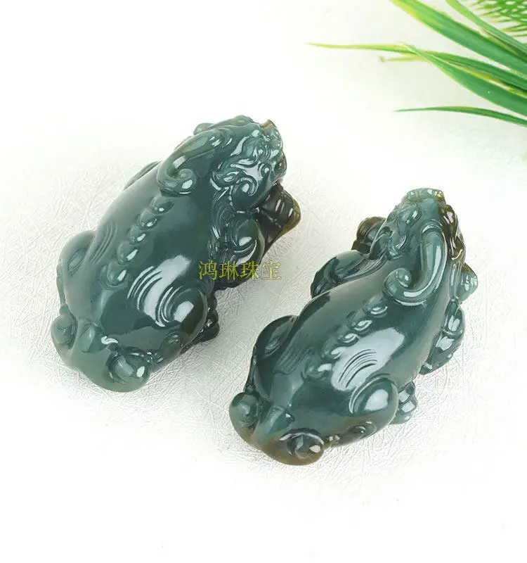 Xinjiang Hetian jade Pixiu hand handle piece hand play piece Wenwan plate play jewelry jade lake water green jasper Pixiu animal
