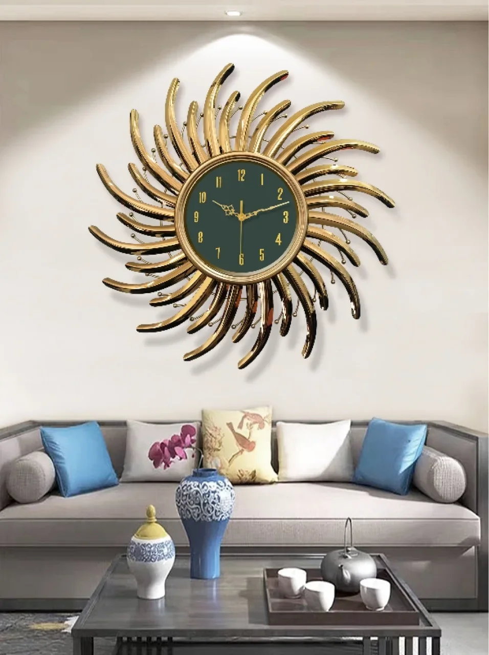 

Living room online celebrity clock wall clock porch household silent clock atmosphere fashion luxury metal wall clock.