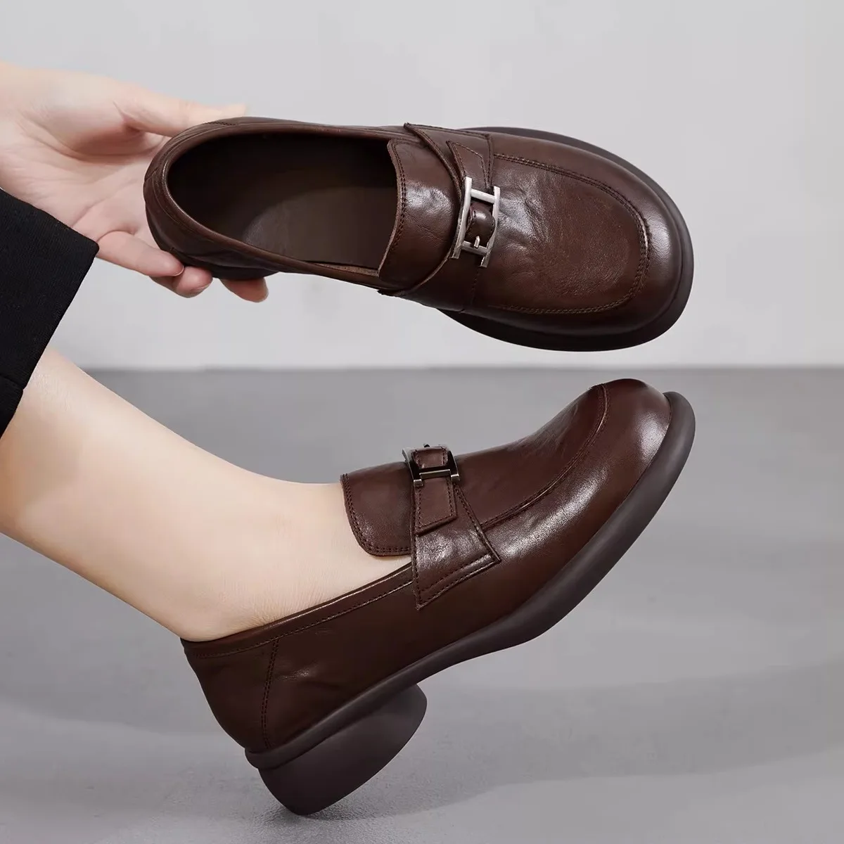 

Comfortable Genuine Leather Slip-On Shoes Women's Soft Bottom Casual Footwear Fashionable All-Season round Toe Rubber Sole