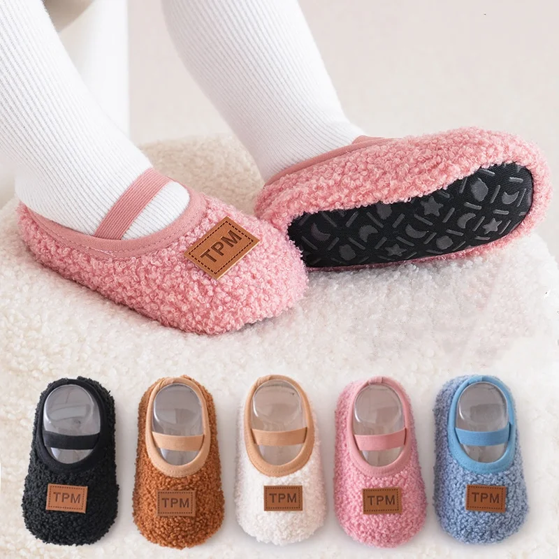 Zapatillas de otoño e invierno para bebé, zapatos de calcetín de suelo de felpa para niño y niña, zapatos suaves antideslizantes para caminar, zapatos para interior del hogar para niños
