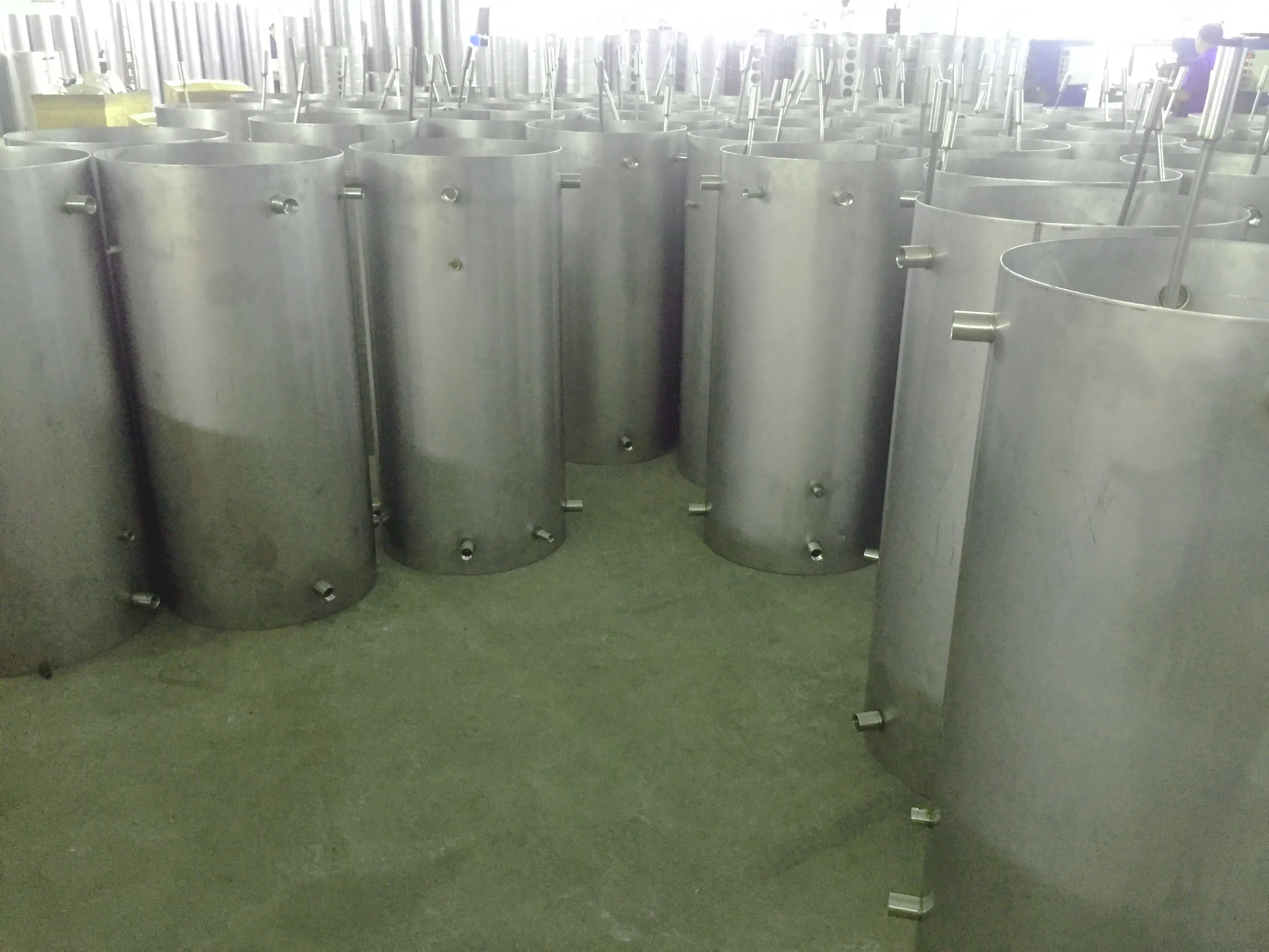 سخان الماء الساخن المعزول من الفولاذ المقاوم للصدأ 0.6 ميجا باسكال يعمل بالطاقة الشمسية