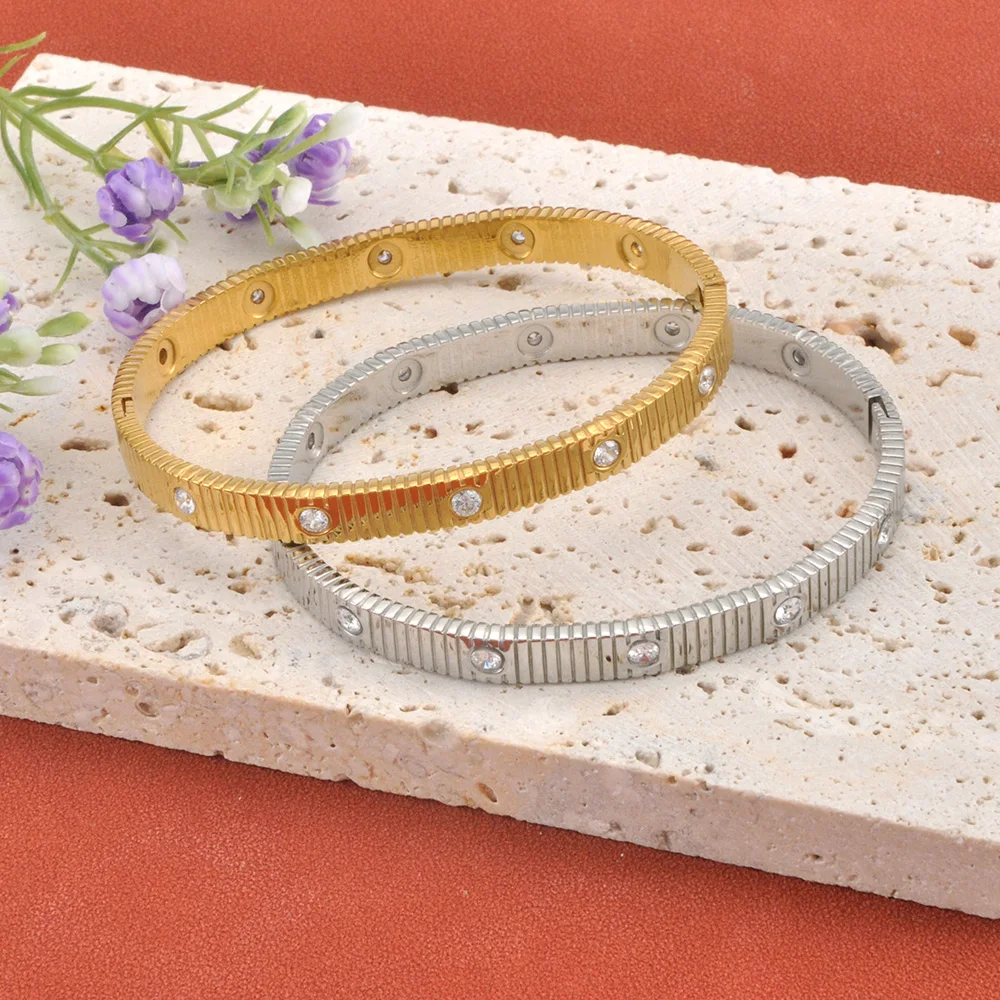 Lokaer Luxus-Armreif mit kubischem Zirkonia, rund, für Damen und Mädchen, Edelstahl, zu öffnende Armbänder, modischer Charm-Schmuck, Geschenke, B25227