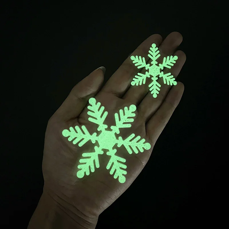 Christmas Luminous Snowflakes Window Stickers Glow in The Dark Snowflakes Clings Decal for Winter Xmas New Year Party Supplies