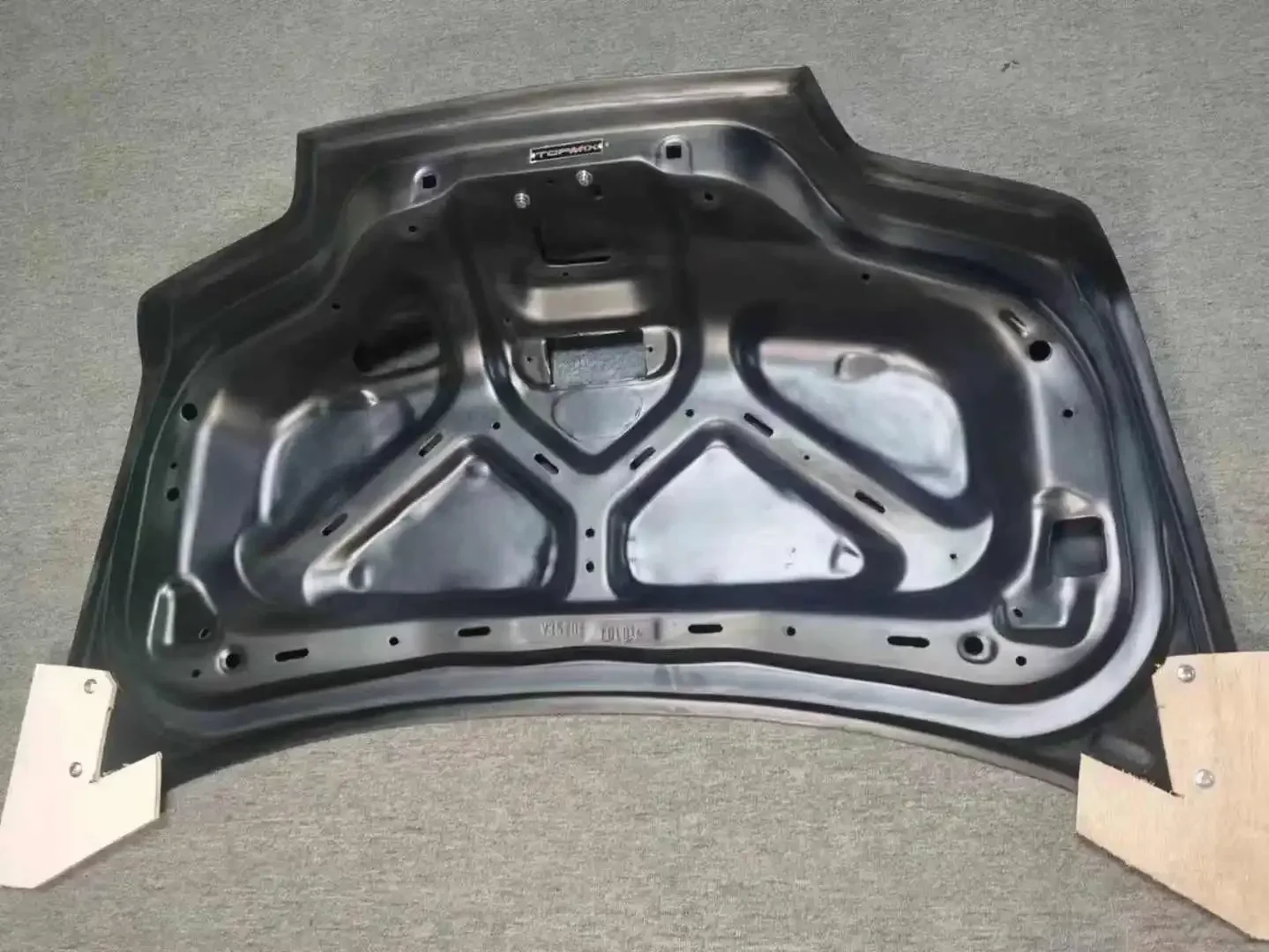 High quality car trunk lid suitable for Infiniti G37 wet carbon trunk lid