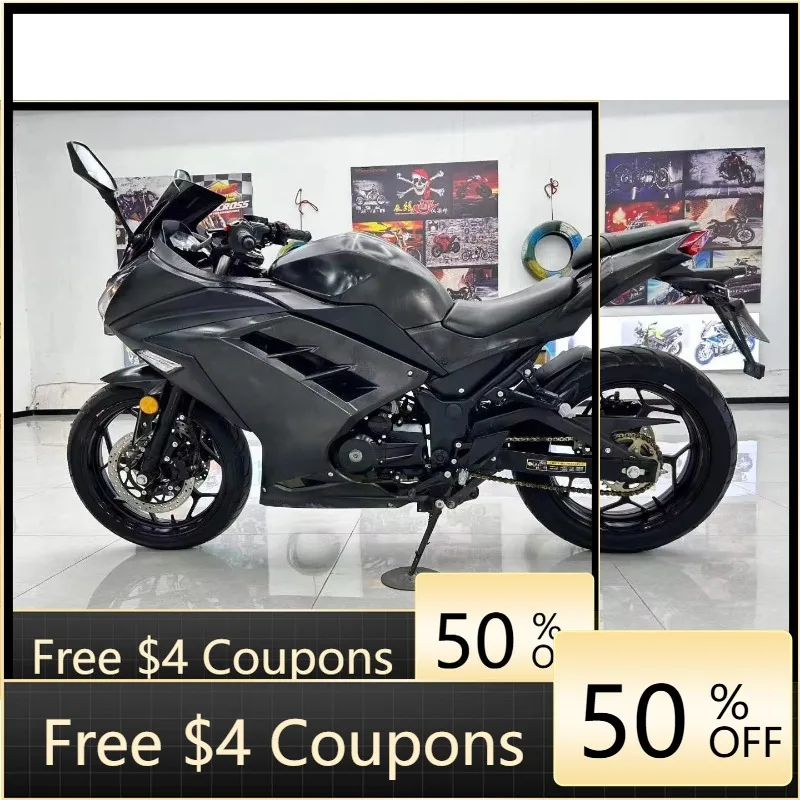 Rs 200Cc liquid-cooled retro street bike with matte black exterior, suitable for daily urban travel and casual outdoor riding
