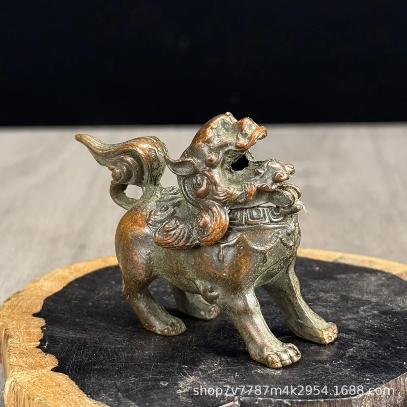 Brass alloy craft ornaments featuring auspicious beasts for home and living room decoration.