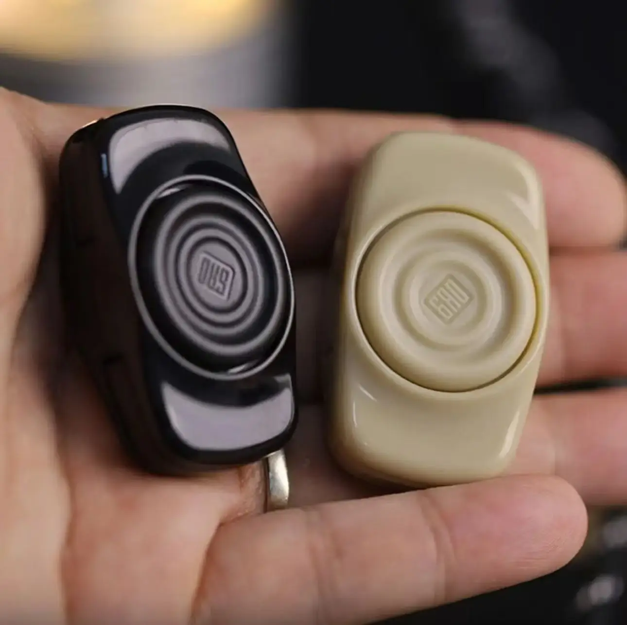 Milk Fat PC EDC Hand Spinner Magnetic Open Armor Two-Leaf Fidget Spinner Stress Relief Toy ADHD Concentration Toy Office Fidget