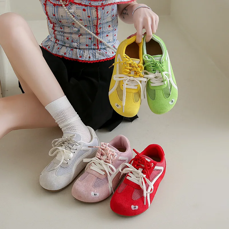 أحذية جديدة للنساء أحذية رياضية كاجوال للفتيات بلون الحلوى أحذية تزلج مسطحة برباط علوي