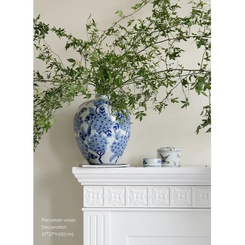 Vase blue and white porcelain large-capacity underglaze color high-end Chinese tissue box suitablestudy office entrance ornament
