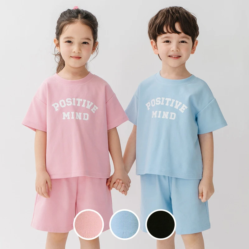 

2026Summer children's outfit with letter print, fashionable and versatile, short-sleeved shorts set for boys and girls, suitable