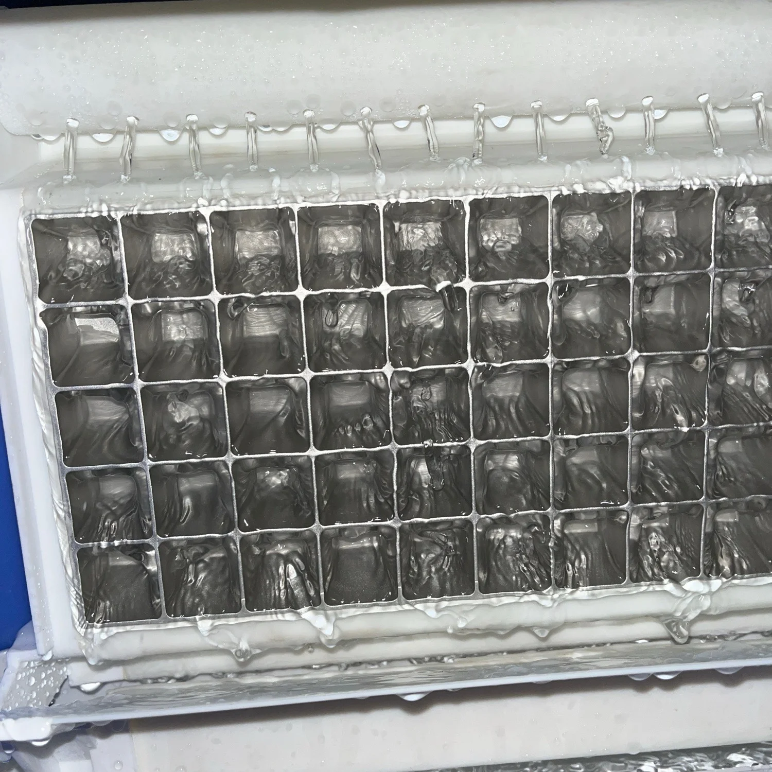 9- Commercial Stainless Steel Ice Maker with air Cooling, Fully Automated for Round-the-clock Production of Cube Ice