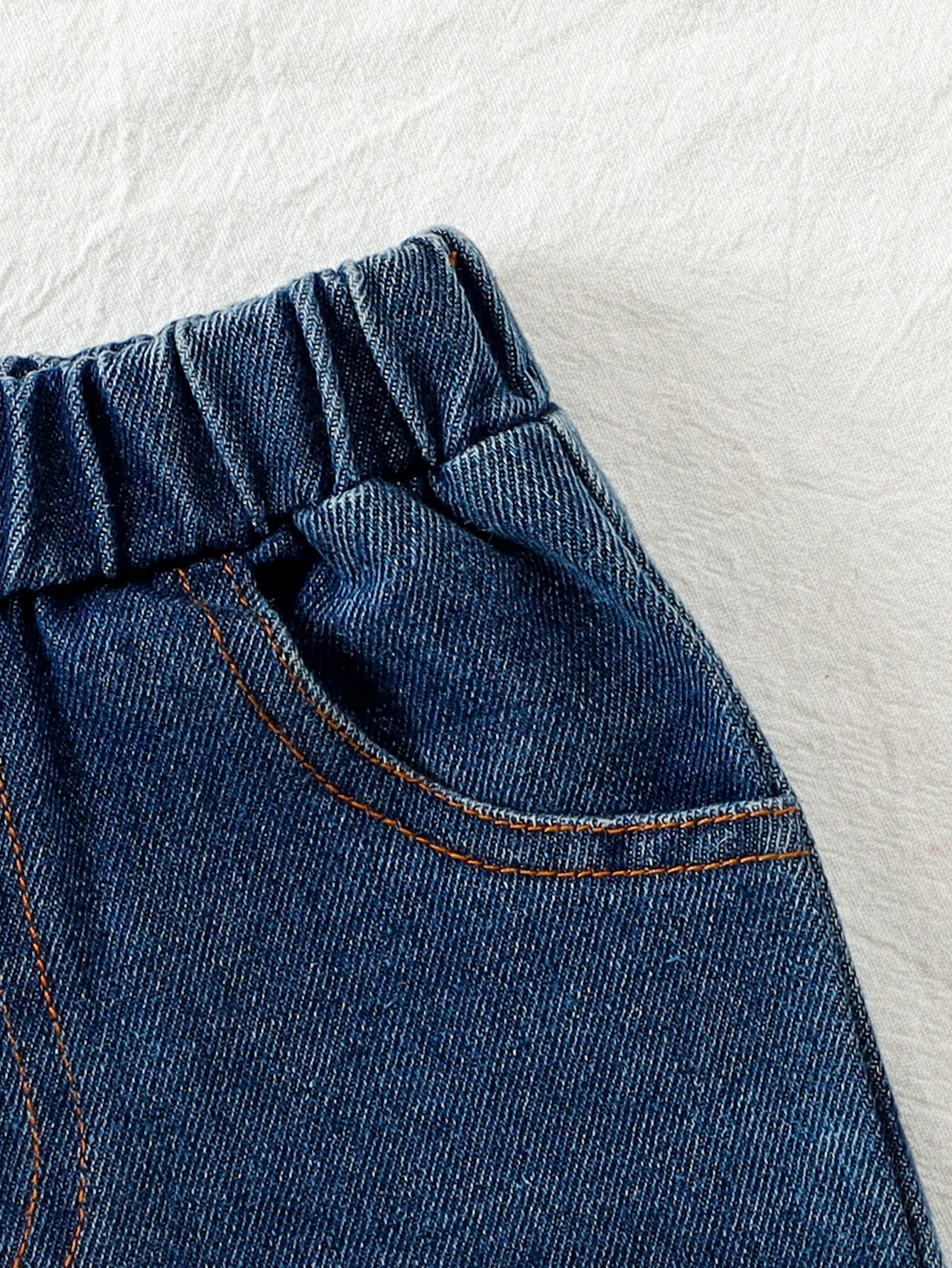 Kinder-Denim-Jeans mit Schmetterlingsdruck, süßer Stil, bequem, verschleißfest, geeignet für die tägliche Outdoor-Freizeitkleidung von Kindern – Detail 3