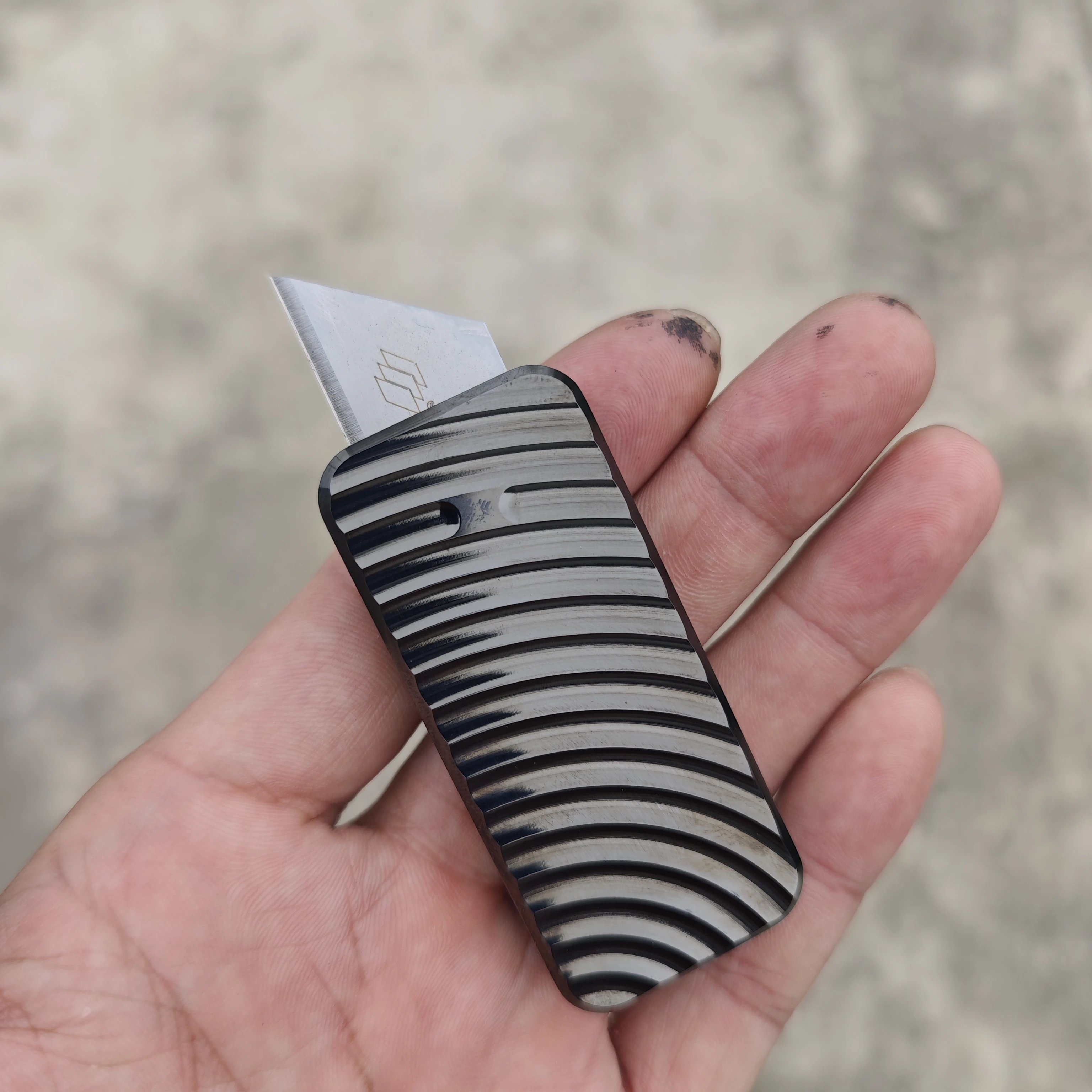 WinterPudding Gen 2 “Push Card” TC4 Titanium Utility Knife – Tool-Free Quick Blade Replacement, Compact & Practical EDC